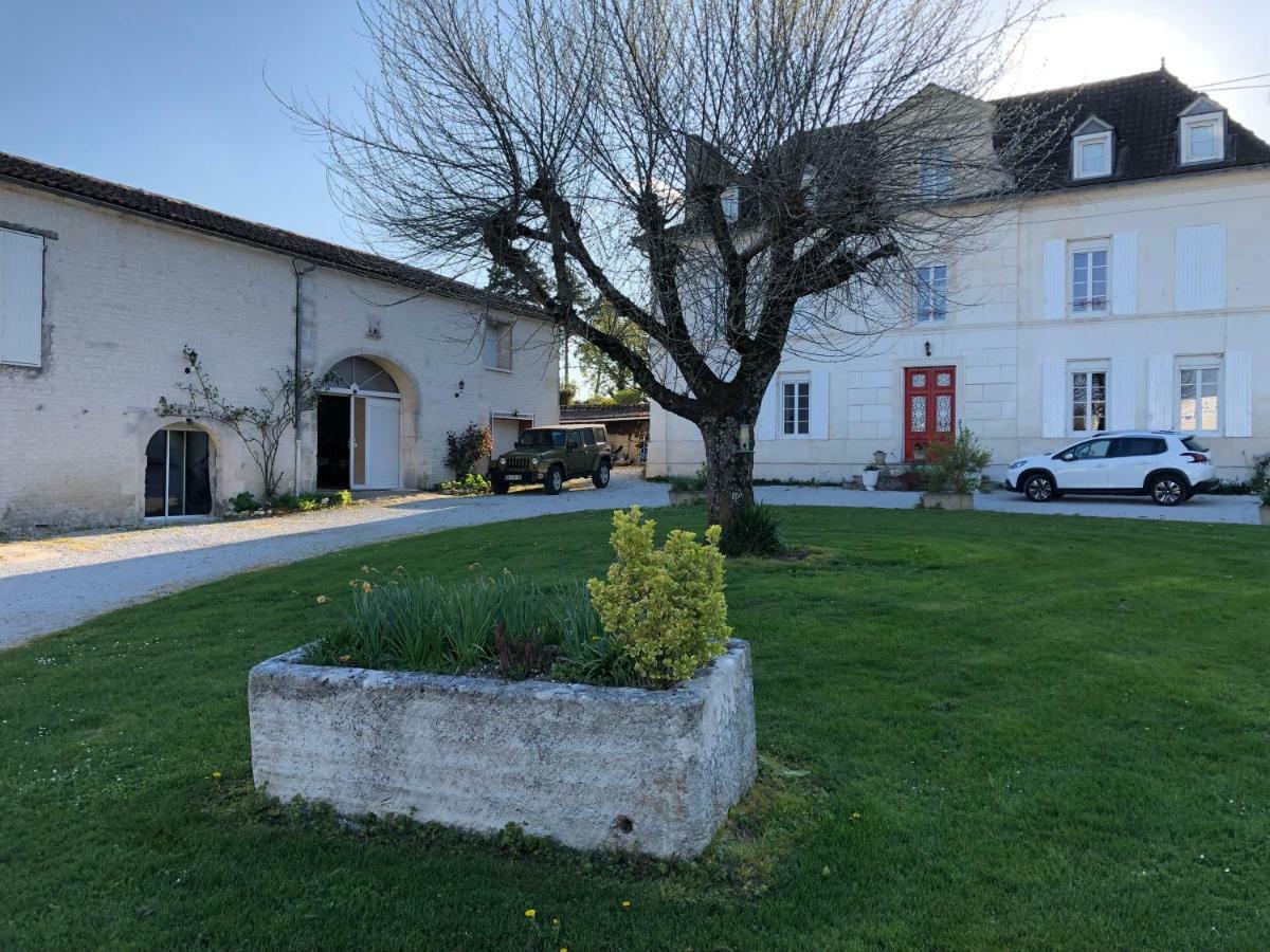 Chez Roger Et Danielle Hotell Salles-d'Angles Eksteriør bilde